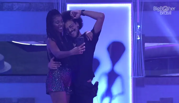 Camilla de Lucas e João Luiz na festa da líder Karol Conká no BBB21