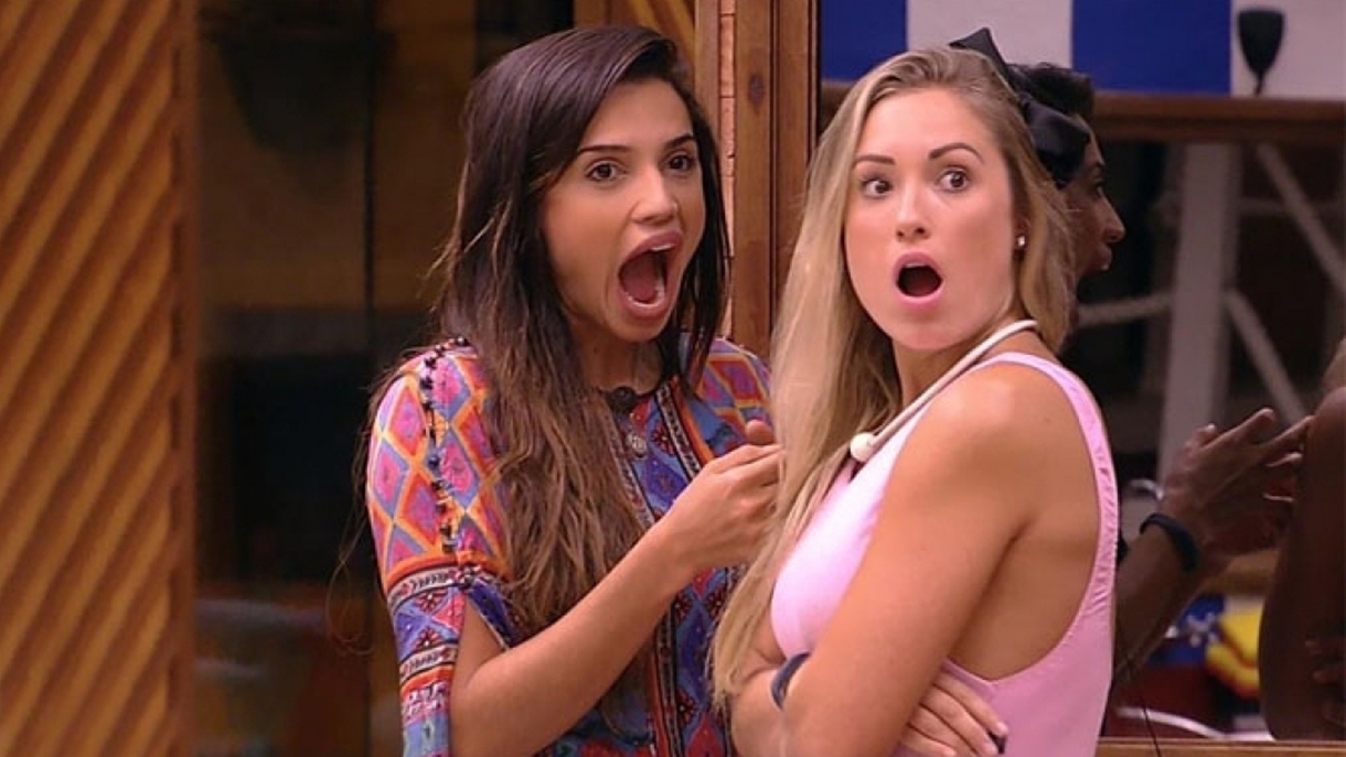 Na imagem Paula e Jéssica do BBB 18- Boninho confirma paredão falso do BBB 21