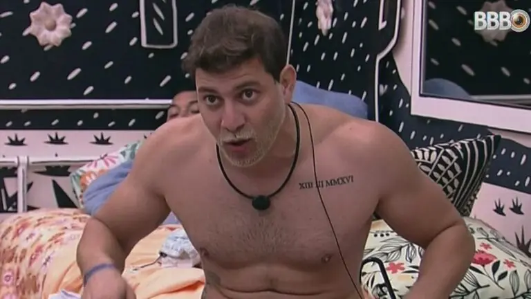 BBB21: Caio se alia a Projota para derrubar Gilberto e revolta a web