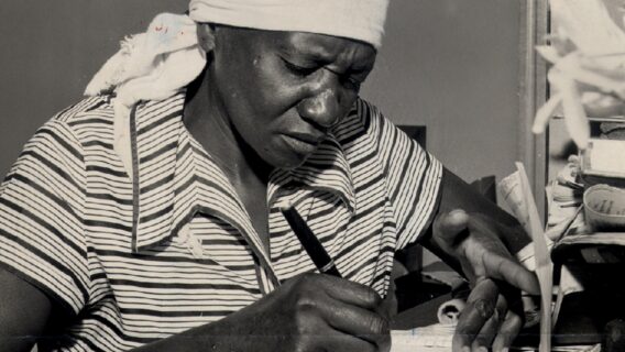 Conheça a história da escritora Carolina Maria de Jesus