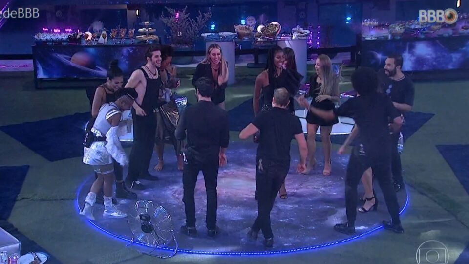 Imagem mostra Festa no BBB21