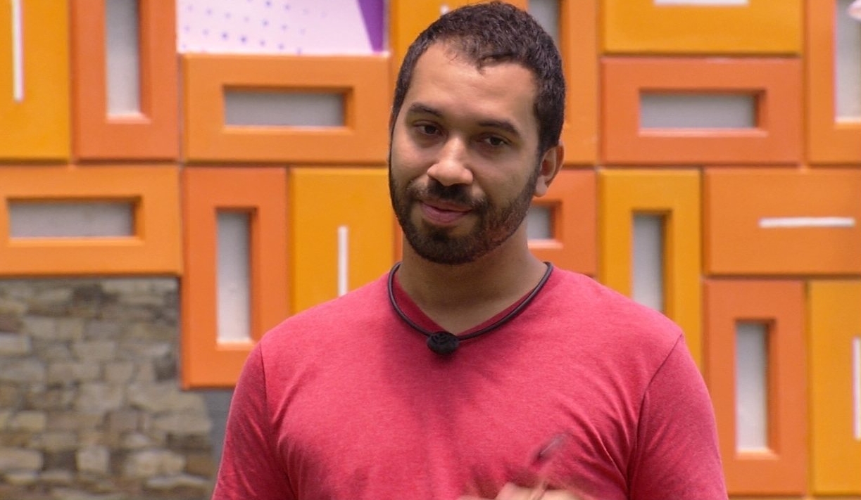Na imagem Gilberto do BBB21