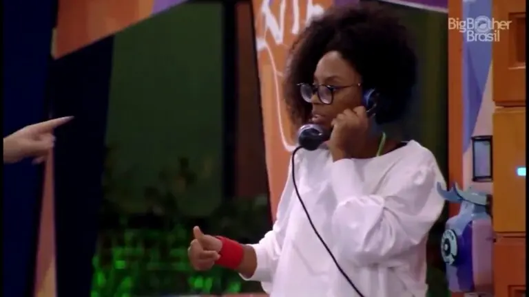 BBB21: Lumena cai no trote do Big Fone e vira piada; assista