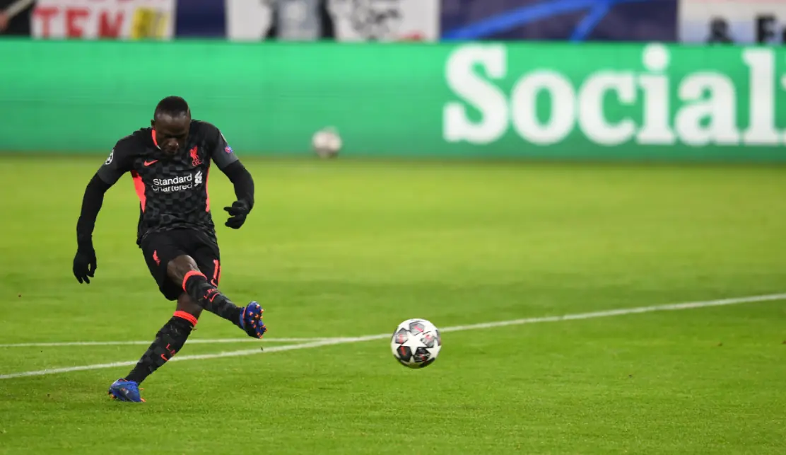 Liverpool vence RB Leipzig com gols de Salah e Mané