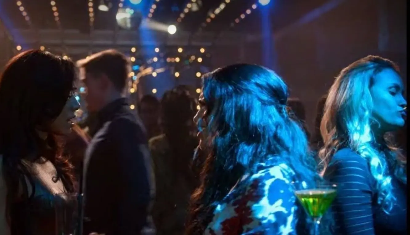 Imagem mostra Sarah do BBB 21 na série Lúcifer da Netflix