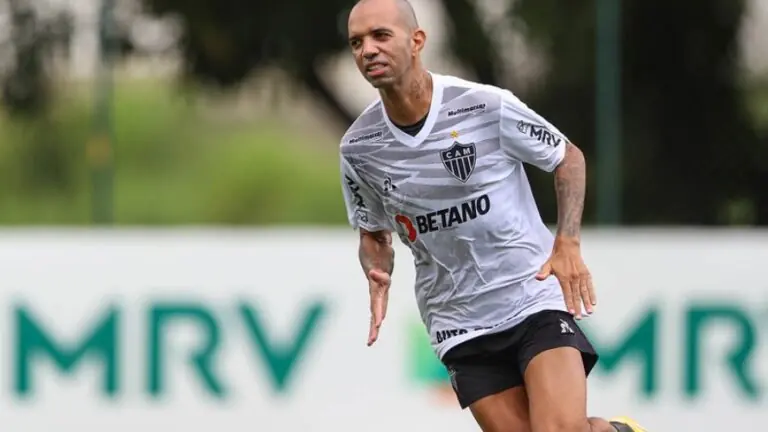 Jogos de hoje na TV: confira as partidas de futebol deste sábado (13)