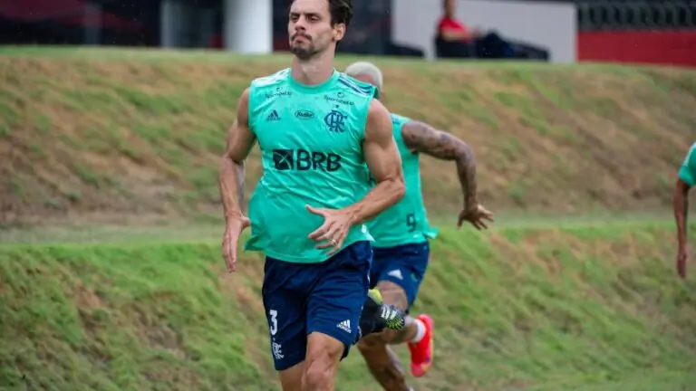 Jogos de futebol na TV: saiba onde assistir as partidas deste domingo (14)