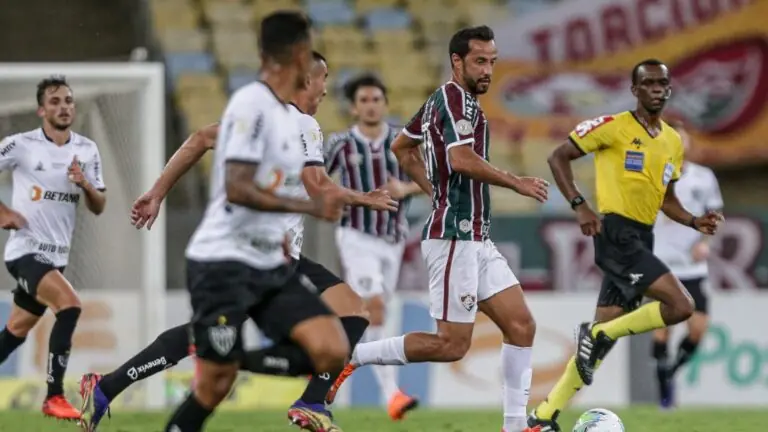 Jogos de hoje na TV: confira as partidas de futebol desta segunda (15)