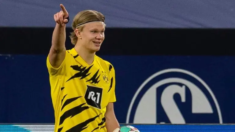 Com dois de Haaland, Borussia Dortmund goleia Schalke 04 em clássico
