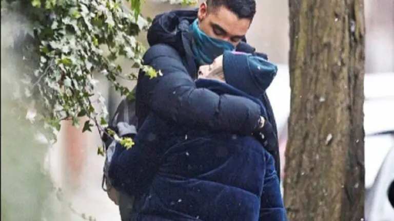 Descubra quem é a namorada do ator Regé-Jean Page