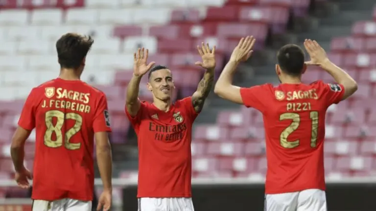 Benfica x Famalicão: onde assistir e escalações do jogo (08/02)