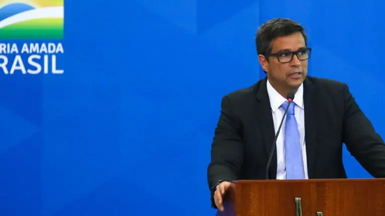 Presidente do Banco Central diz que regular criptoativos é irrelevante
