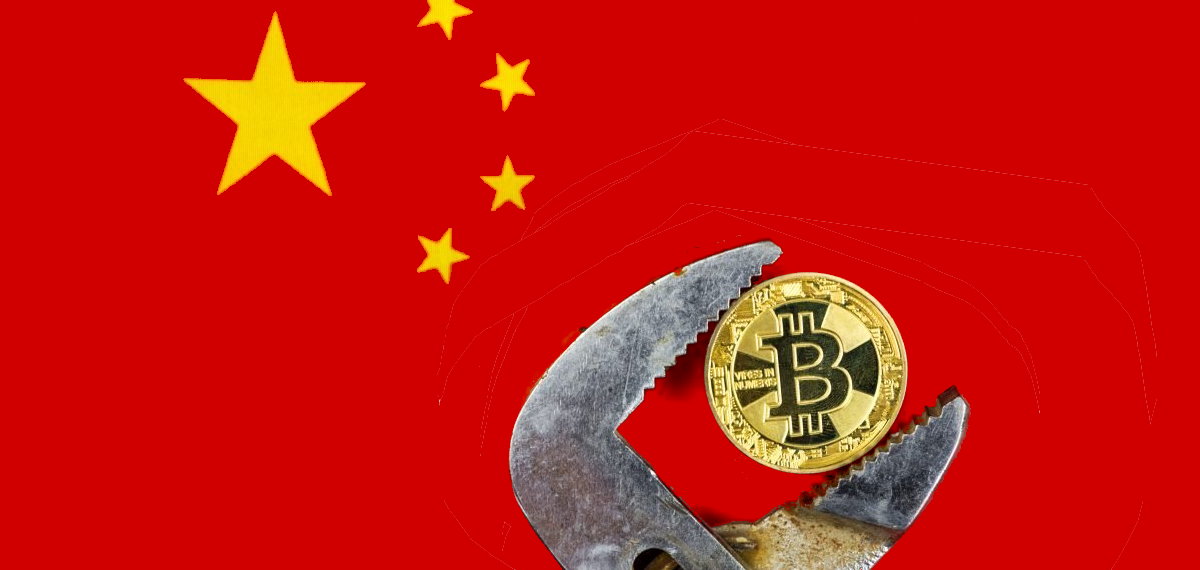 Bandeira da China e logotipo do Bitcoin sobre mineração