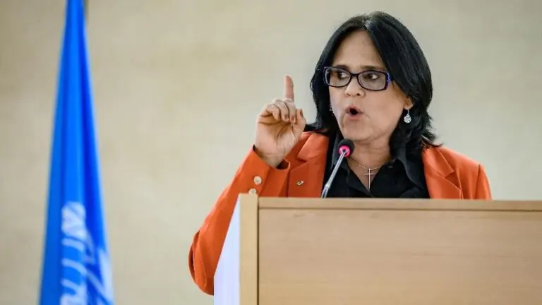 O que Damares Alves quer com revisão da política de Direitos Humanos?