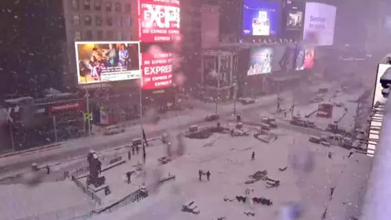 Tempestade de neve atinge Nova York; veja as melhores fotos