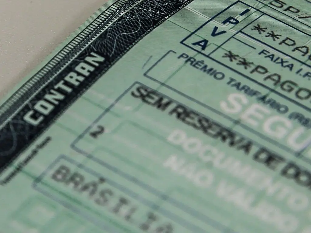 Imagem mostra documentação do Contran