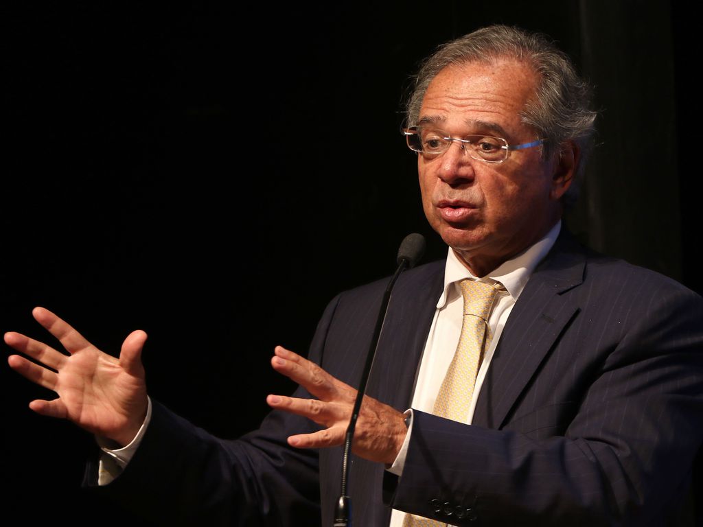 Imagem mostra o Paulo Guedes diz que novo marco fiscal não permite concurso público