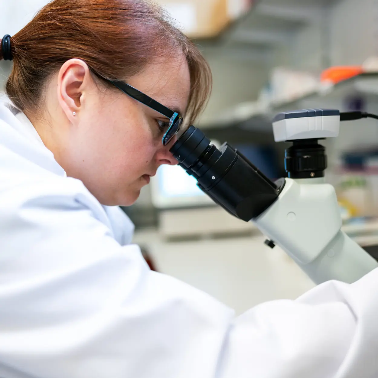 cientista em laboratório empregos em alta no futuro