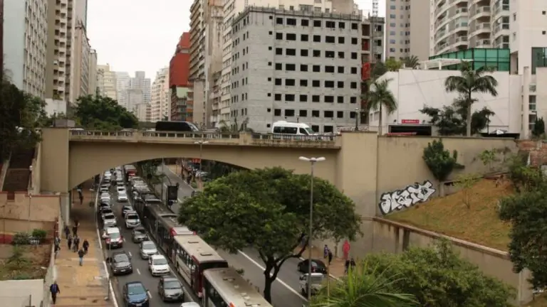 Pagamento da taxa única do IPVA começa a vencer hoje em SP