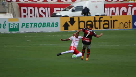 Flamengo vence Inter de virada e depende apenas de si para ser campeão