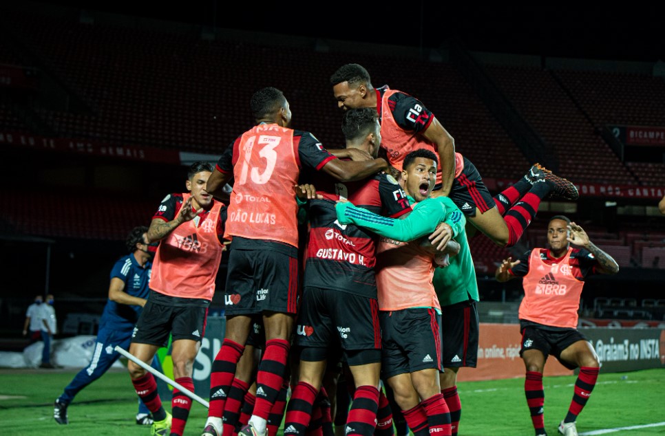 Flamengo é campeão do brasileirão com 71 pontos