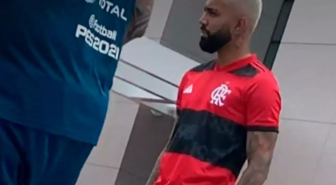 Imagens de Gabigol com a nova camisa do Flamengo