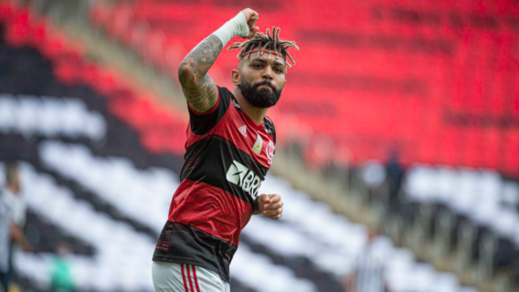 Flamengo vence Corinthians por 2 a 1 e corre em busca da liderança