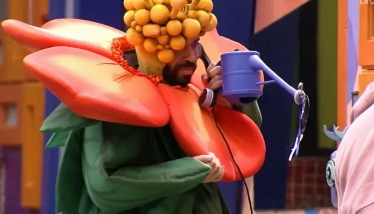 Gilberto atendendo o Big Fone