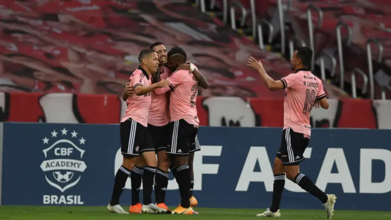 Vasco x Inter (14/2): onde assistir e escalações da partida do Brasileirão