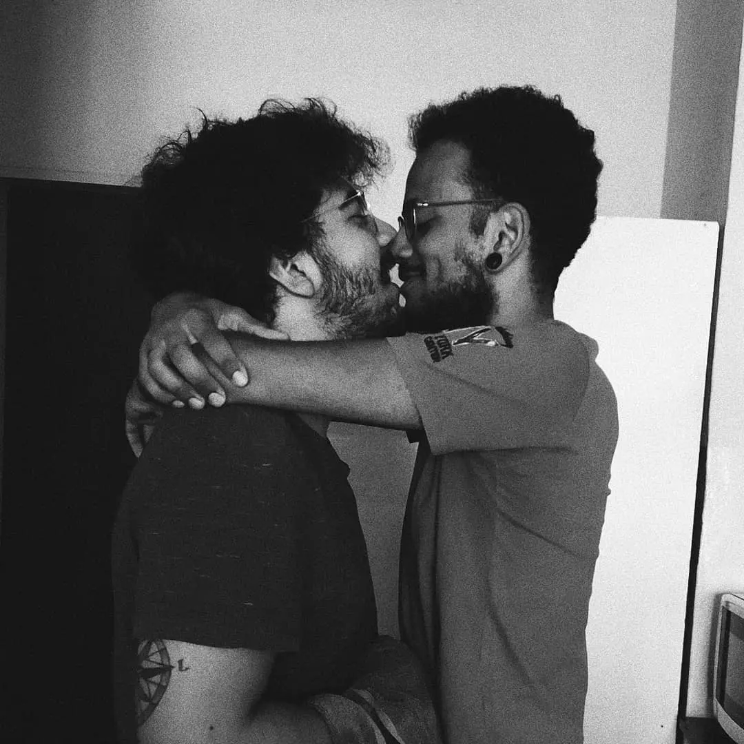 Imagem mostra João Luiz do BBB21 com namorado