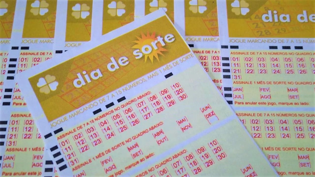 A imagem mostra volantes do Dia de Sorte concurso 419