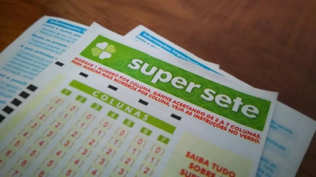 A imagem mostra volantes do Super Sete