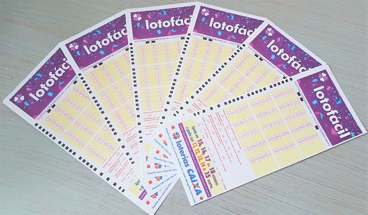 resultado da lotofácil - A imagem mostra volantes da Lotofácil