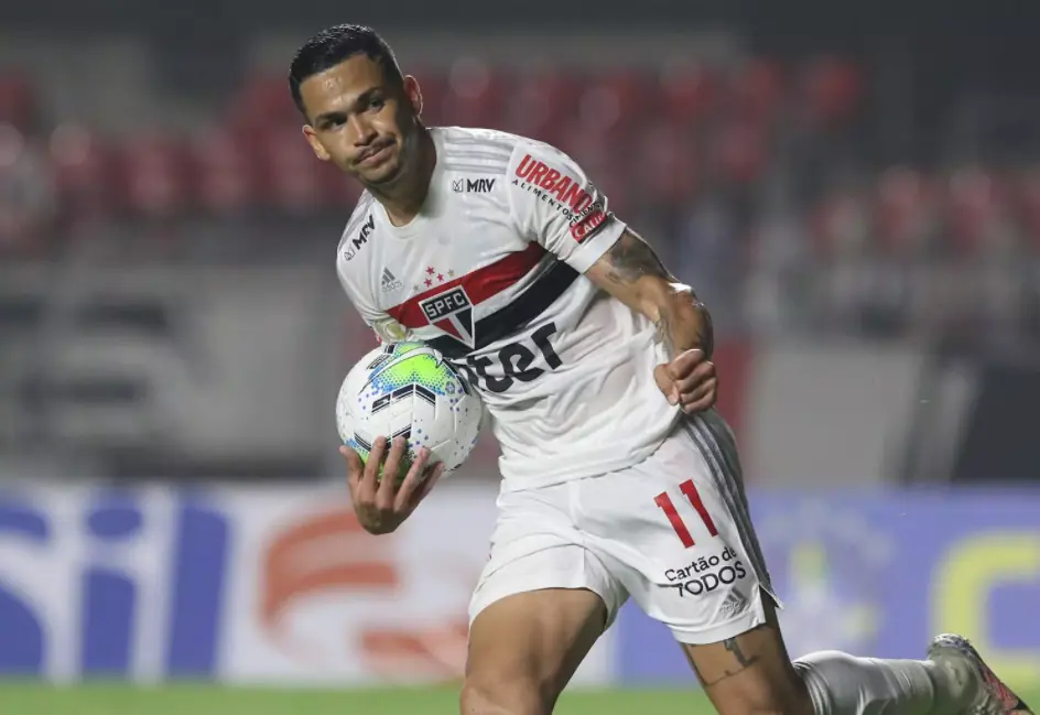 São Paulo contratou apenas o atacante Luciano na era Diniz