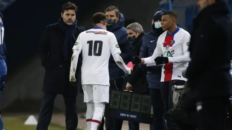 Neymar se machuca em jogo do PSG e vira preocupação; assista