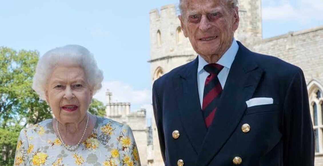 Imagem mostra Príncipe Philip e rainha Elizabeth