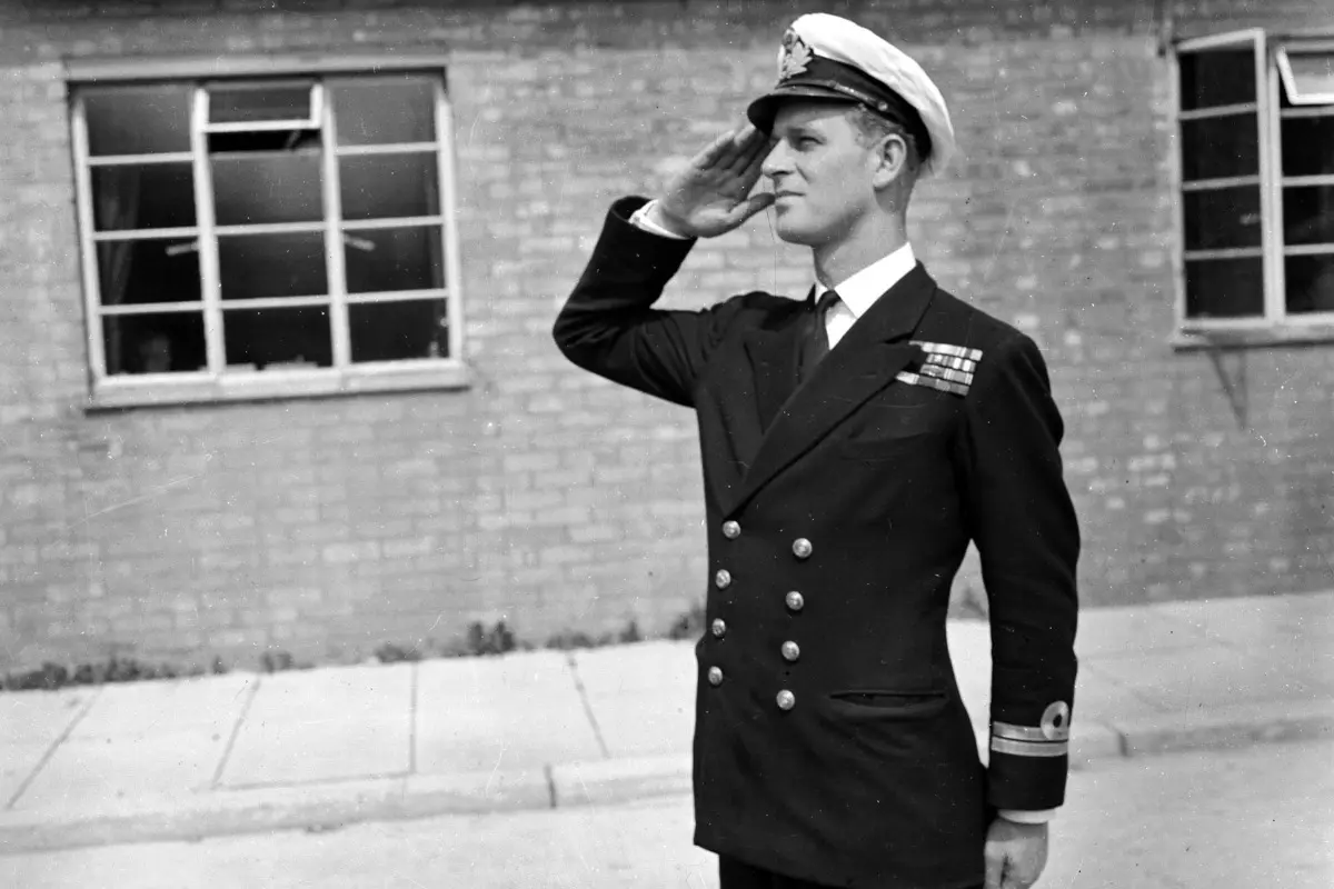 Imagem mostra Príncipe Philip na juventude