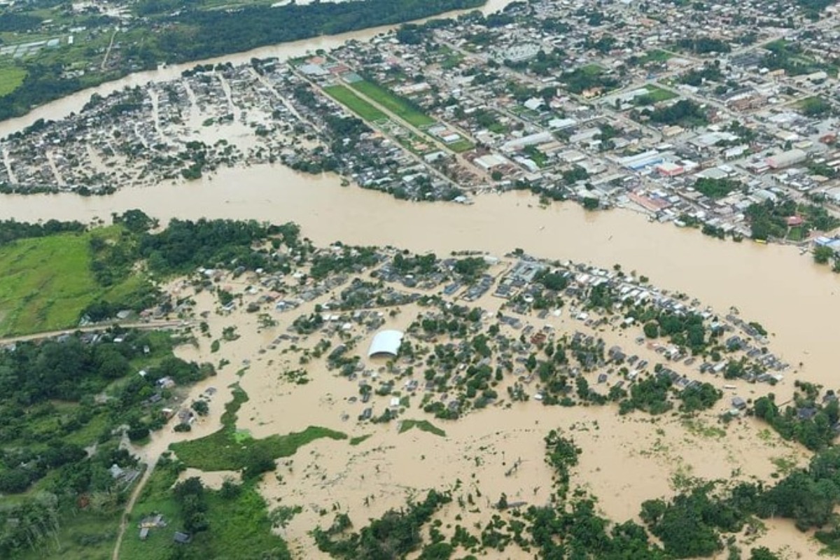 Imagem captuada por helicoptero mostra situação da enchente no Acre