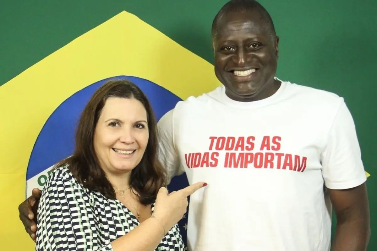 Imagem mostra Bia Kicis e Helio Lopes