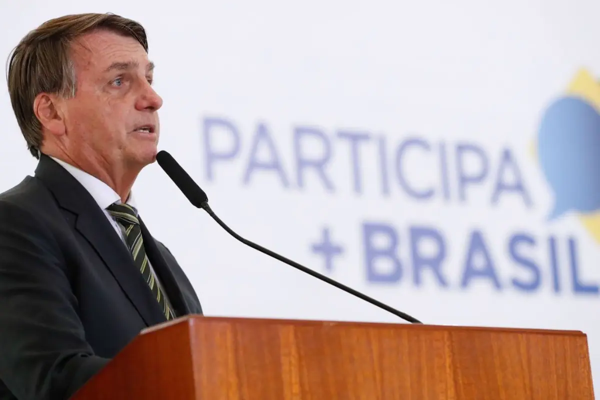 Imagem mostra presidente Jair Bolsonaro. Declaração do presidente altera ações da Petrobras