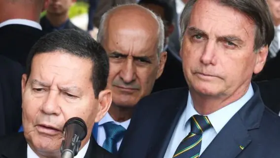 Bolsonaro faz reunião com ministros e deixa Mourão de fora