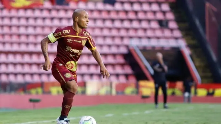 Jogos de hoje na TV: confira as partidas de futebol desta quarta-feira (24)