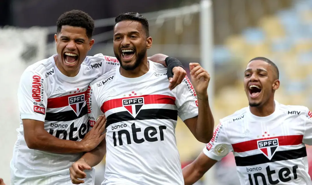 Matematicamente apenas São Paulo, Inter e Flamengo têm possibilidades de ser campeão do Campeonato Brasileiro