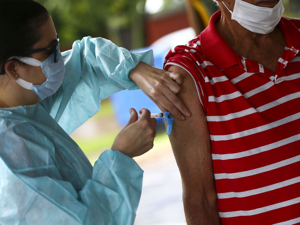 Vacinação em SP para idosos de 77 a 79 é antecipada para 3 de março