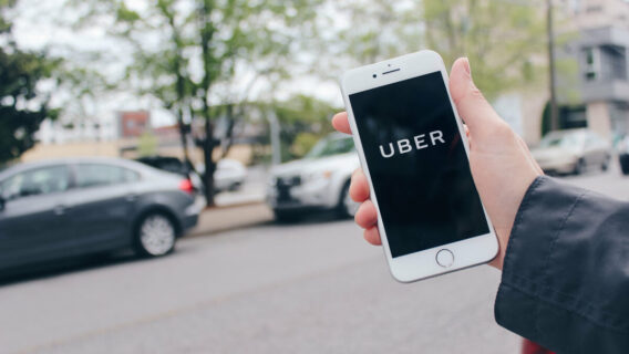 Uber reconhece direitos trabalhistas de motoristas no Reino Unido