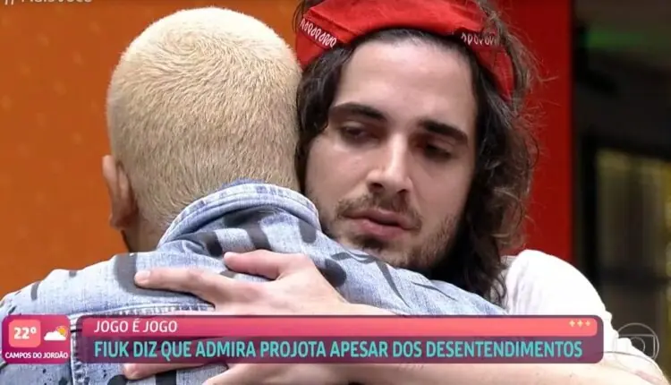Projota assistindo momento do BBB21