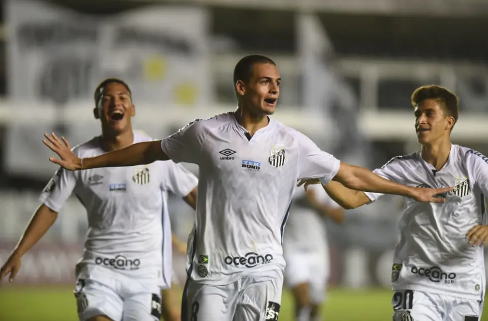 Santos entra em campo precisando vencer para não cair para a A2