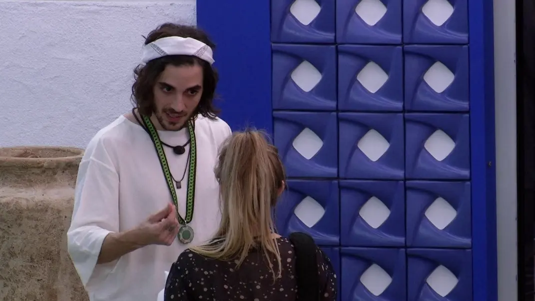 BBB21: Fiuk diz a Carla que Arthur deu em cima de Thais