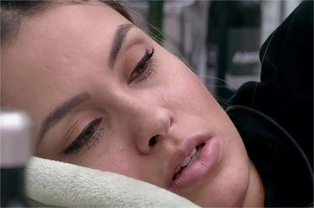 Sarah chora no BBB21