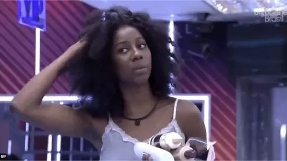 BBB21: Camilla de Lucas tira as tranças e muda visual